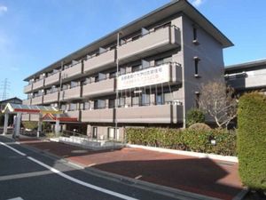 広々とした明るい施設外観