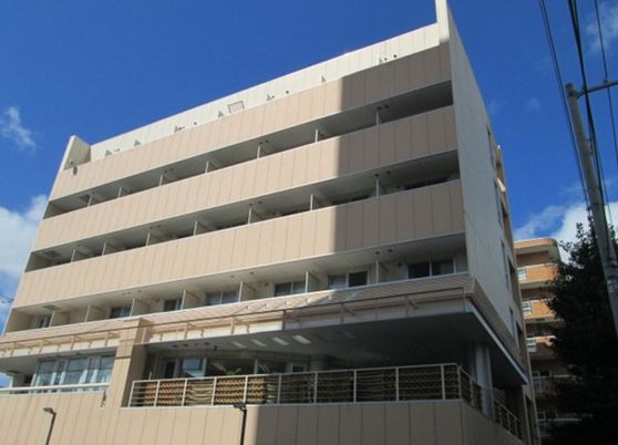 多階層の建物外観