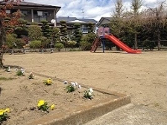 庭のある施設風景