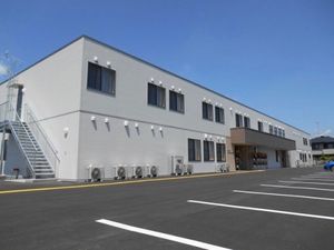 明るい綺麗な建物外観