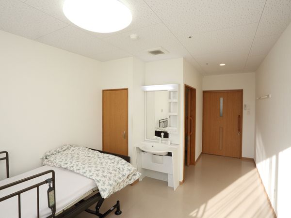 明るい居室の一角