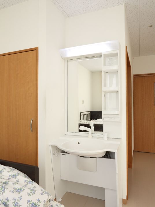 清潔な居室の洗面台