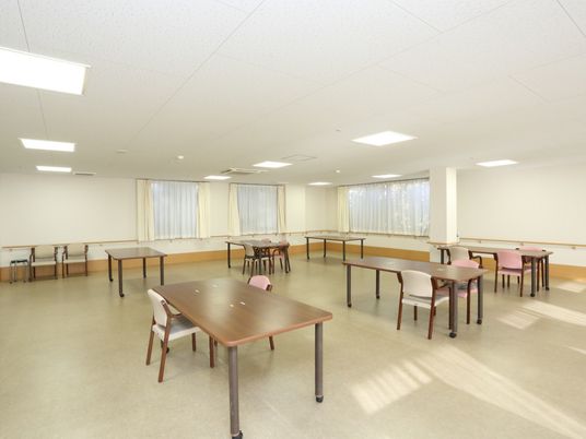 広々とした明るい多目的室