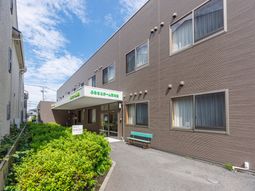 建物外観の正面入口  