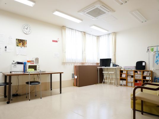 光が差し込む機能訓練室