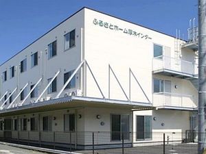 白い建物の外観