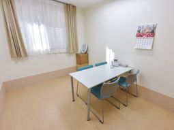 シンプルな面談室
