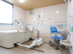 バリアフリー浴槽と椅子