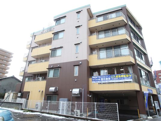 多階層の建物外観
