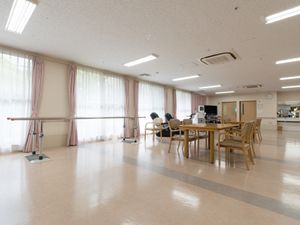 広々とした明るい多目的室