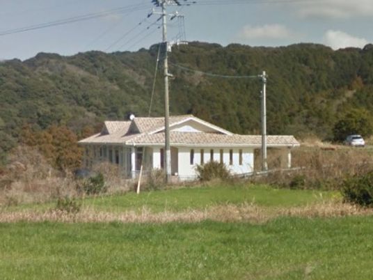 広々とした一階建て建物