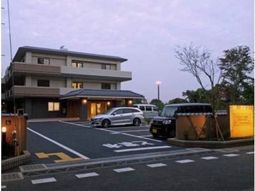 たそがれ時の外観