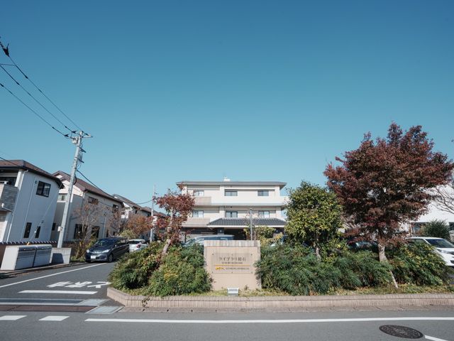 穏やかな施設の外観 外観 緑豊かな環境に佇む施設で、利用者様と共に成長できる場です。