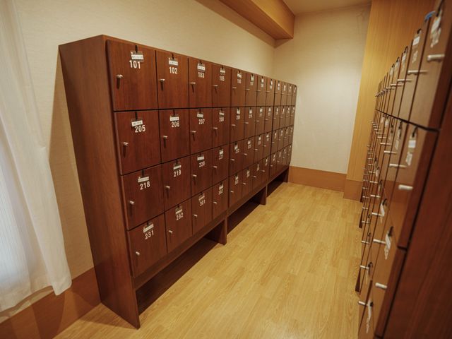 清潔な下駄箱 下駄箱 居室ごとに割り当てられた郵便箱を通じて、入居者さまとの大切なコミュニケーションを支えます。