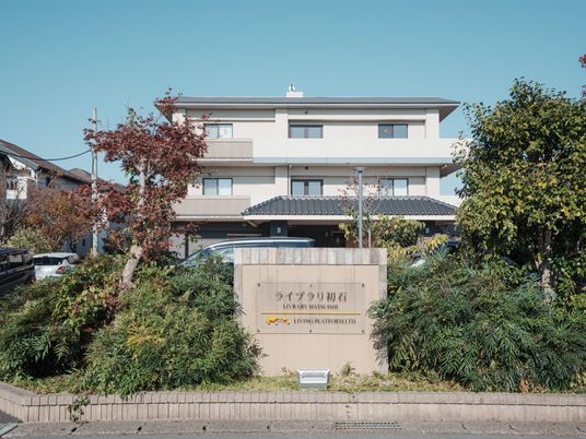 清潔感のあるエントランス付近