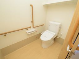 バリアフリー設計のトイレ