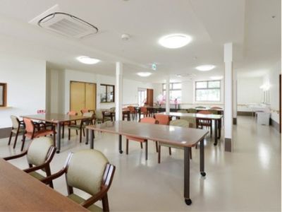 開放的な食堂の空間