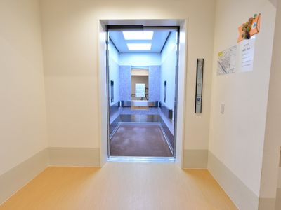 エレベーター前の通路