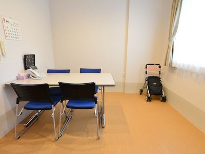 シンプルな会議室