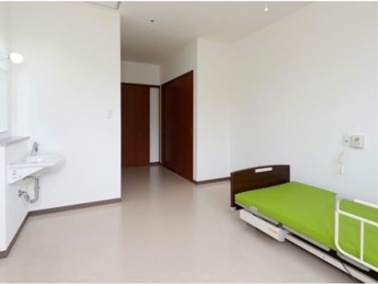 シンプルな居室の一角