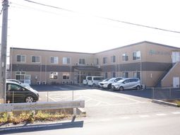 広々とした外観の建物