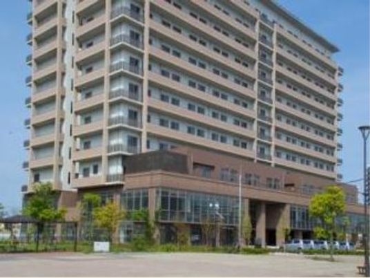 高層建築のエントランス
