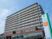 広く清潔な建物外観