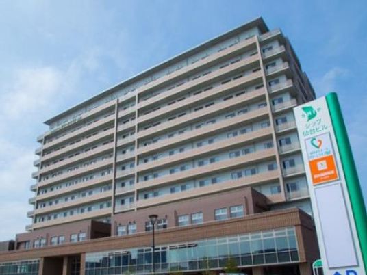 広く清潔な建物外観
