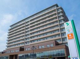 高層建物のエントランス外観