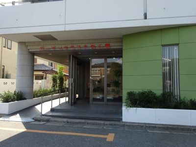 清潔感のある施設のエントランス