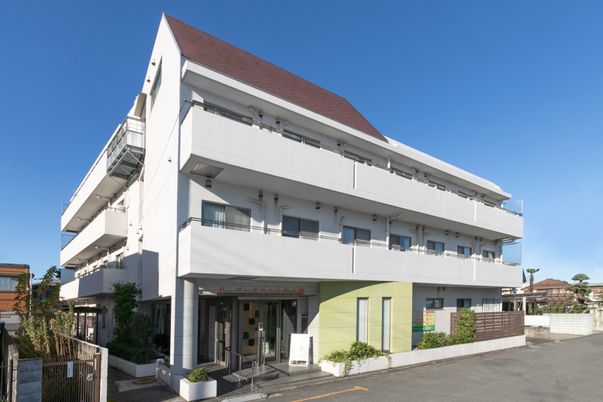 三階建ての建物外観