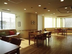 明るい食堂の様子