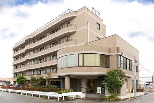 大きな建物の外観