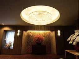 豪華なシャンデリアのロビー