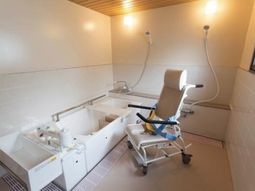 バリアフリーの浴室設備