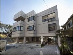 モダンな建物の外観