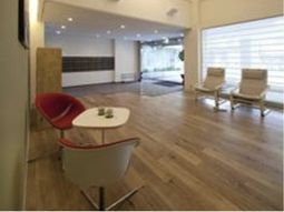 明るい待合スペース