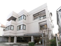 モダンな建物の外観