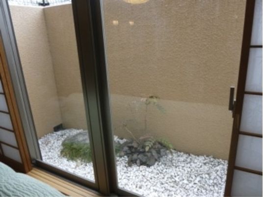 和の雰囲気ある中庭