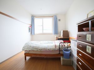明るい個室の一部