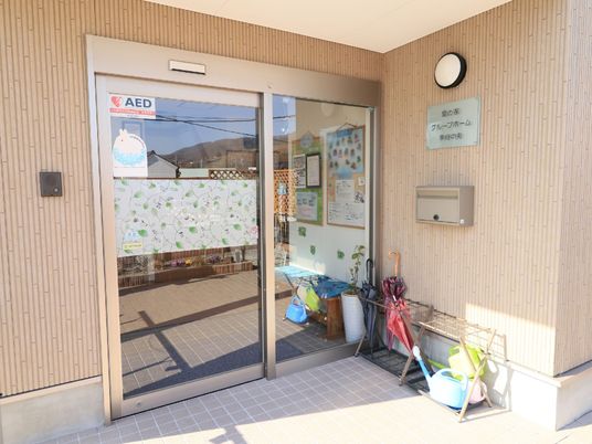 明るいエントランスの様子
