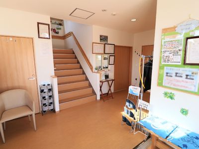明るいエントランスの様子