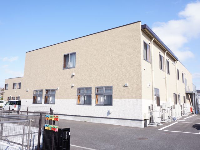清潔な外壁の建物 外観 清潔感のあふれる建物の外観です。新しい職場として快適な環境が保たれていることが伺えます。