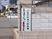 施設の看板と外観