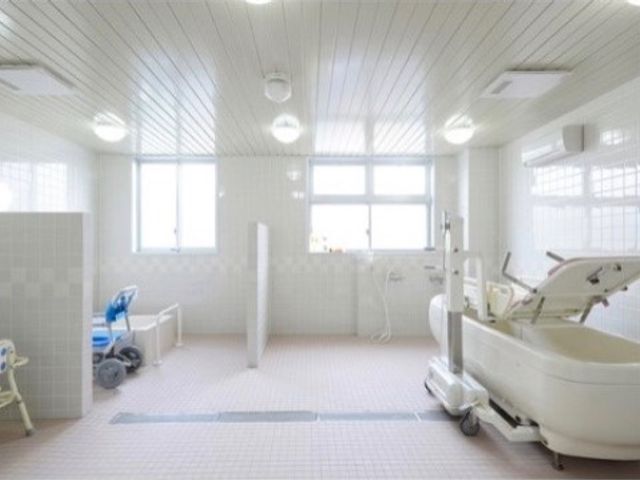 整った浴室設備 浴室 清潔感溢れる浴室での勤務です。利用者様の心地よいバスタイムをサポートしませんか。