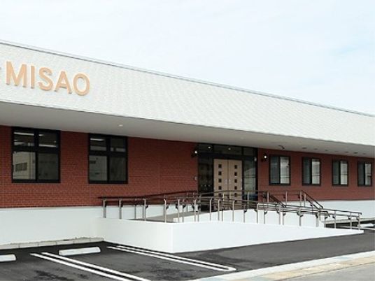 清潔感のある施設エントランス
