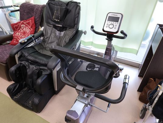 マッサージチェアとエクササイズ機器