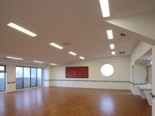 広々とした明るい機能訓練室