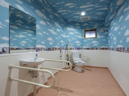 青空模様のトイレ