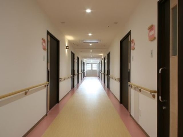 廊下の明るい通路
